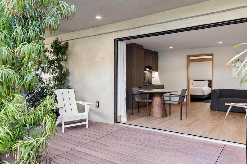Malibu Sand Carbon Beach Suites 외부 사진