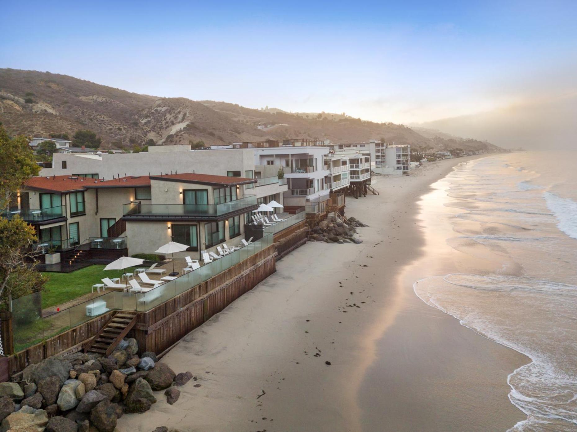 Malibu Sand Carbon Beach Suites 외부 사진