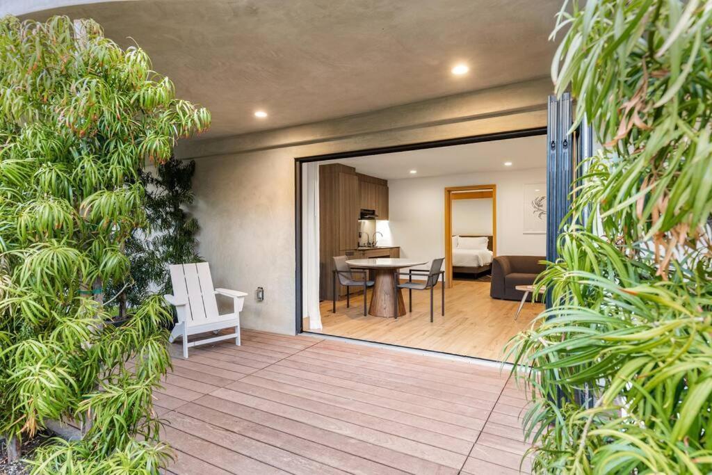 Malibu Sand Carbon Beach Suites 외부 사진