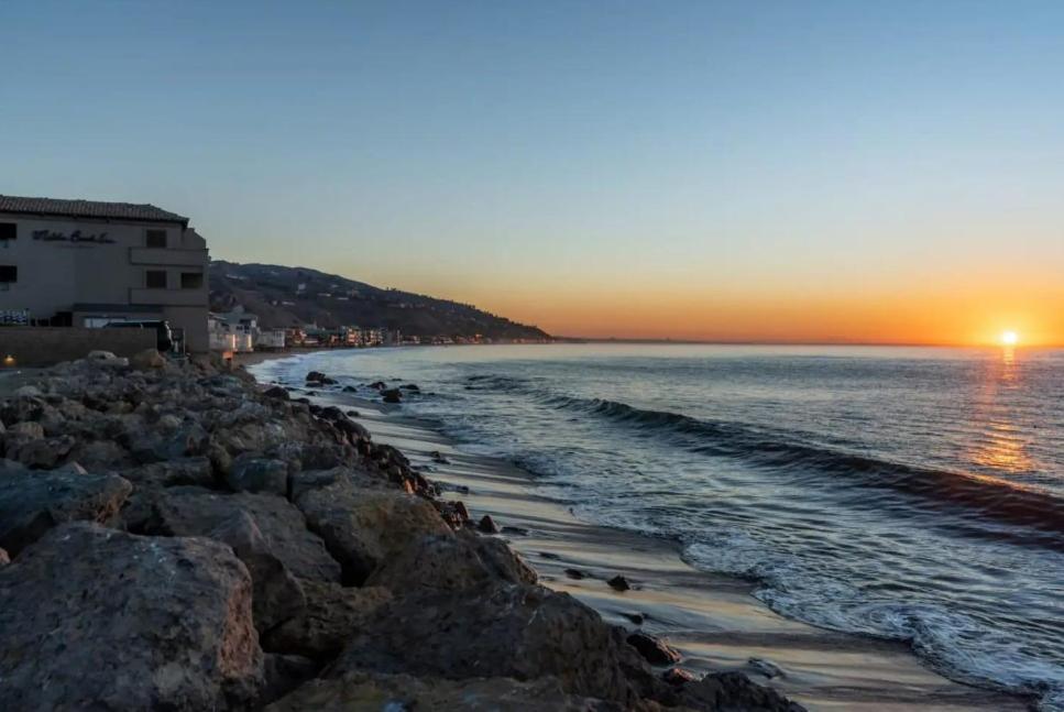 Malibu Sand Carbon Beach Suites 외부 사진