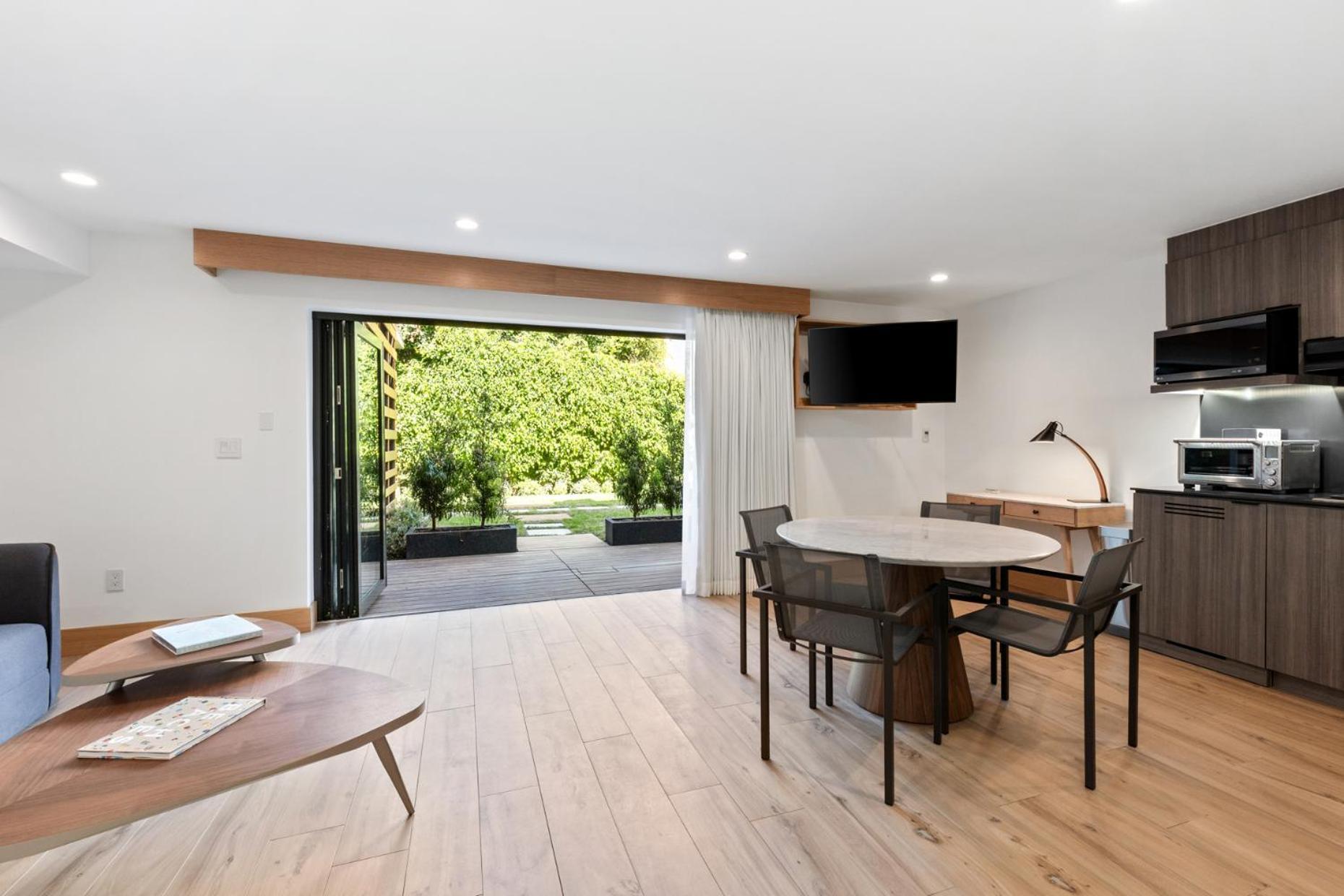 Malibu Sand Carbon Beach Suites 외부 사진