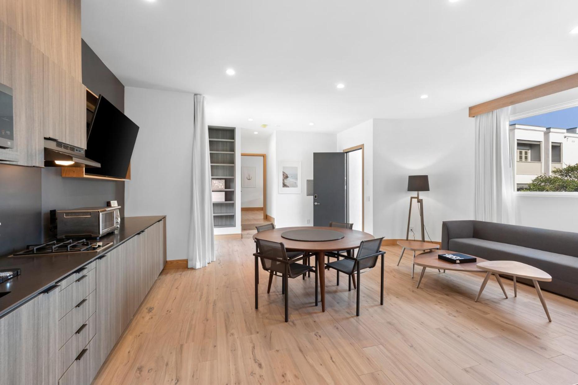 Malibu Sand Carbon Beach Suites 외부 사진