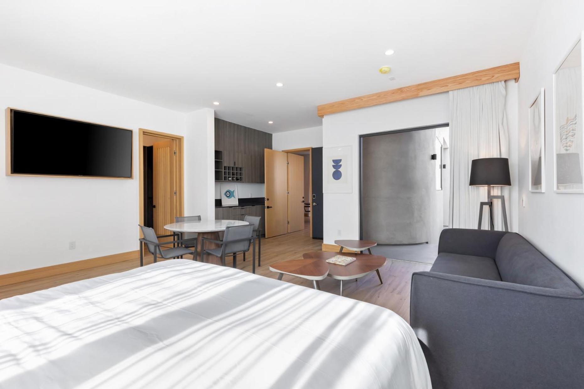 Malibu Sand Carbon Beach Suites 외부 사진