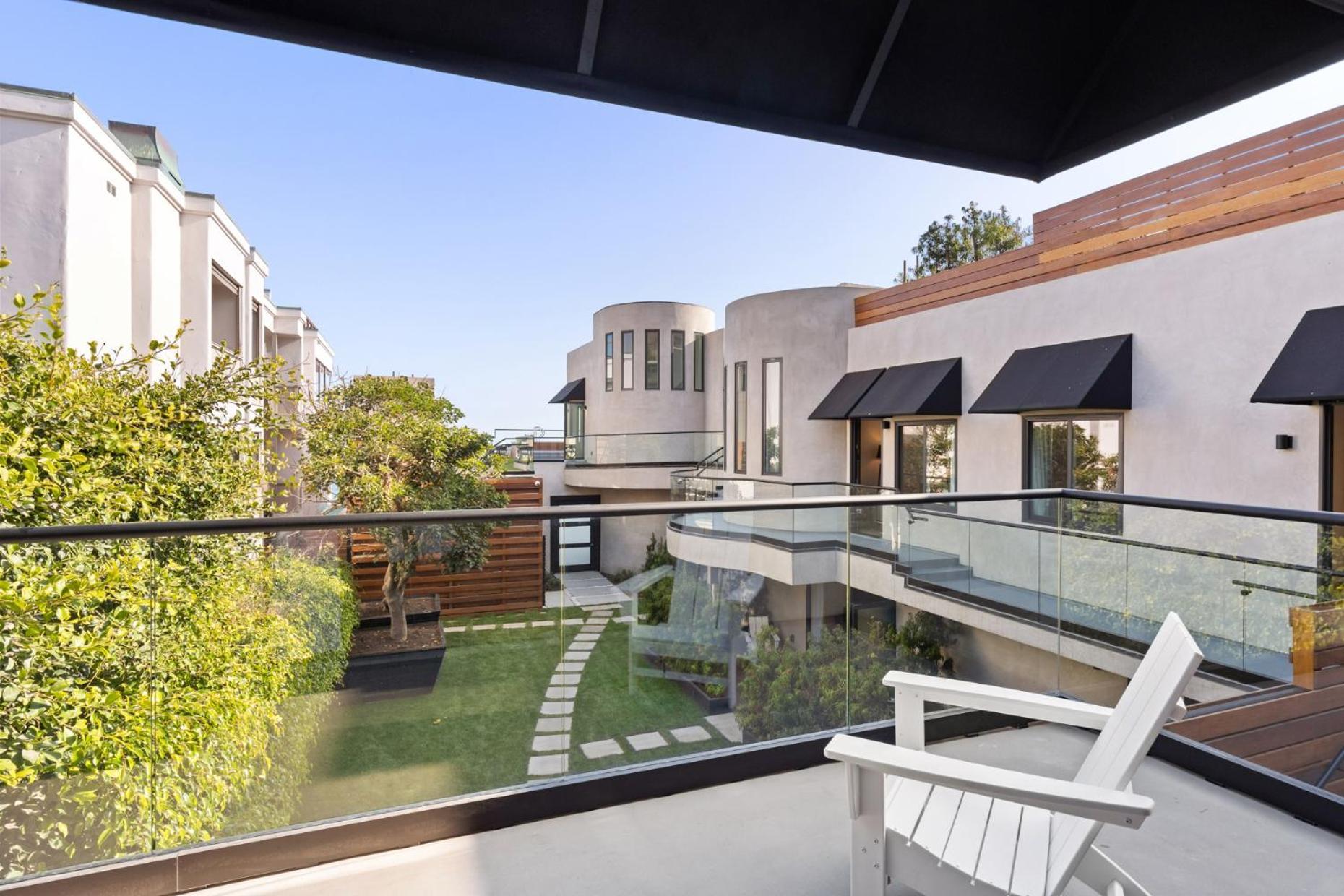 Malibu Sand Carbon Beach Suites 외부 사진