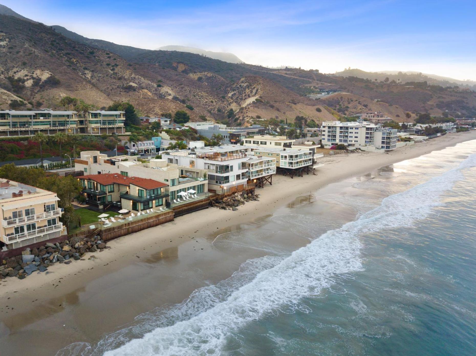 Malibu Sand Carbon Beach Suites 외부 사진