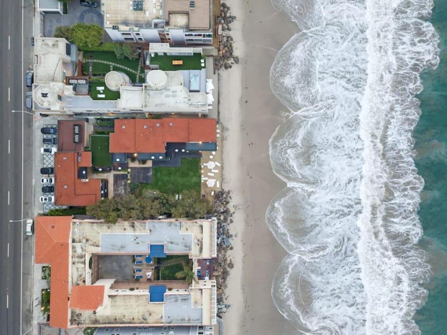 Malibu Sand Carbon Beach Suites 외부 사진