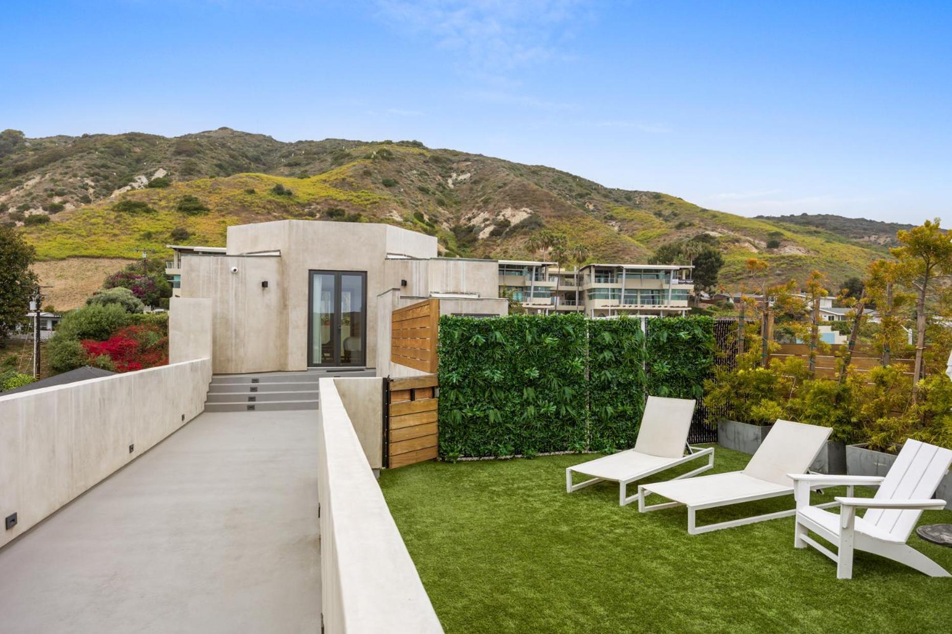 Malibu Sand Carbon Beach Suites 외부 사진