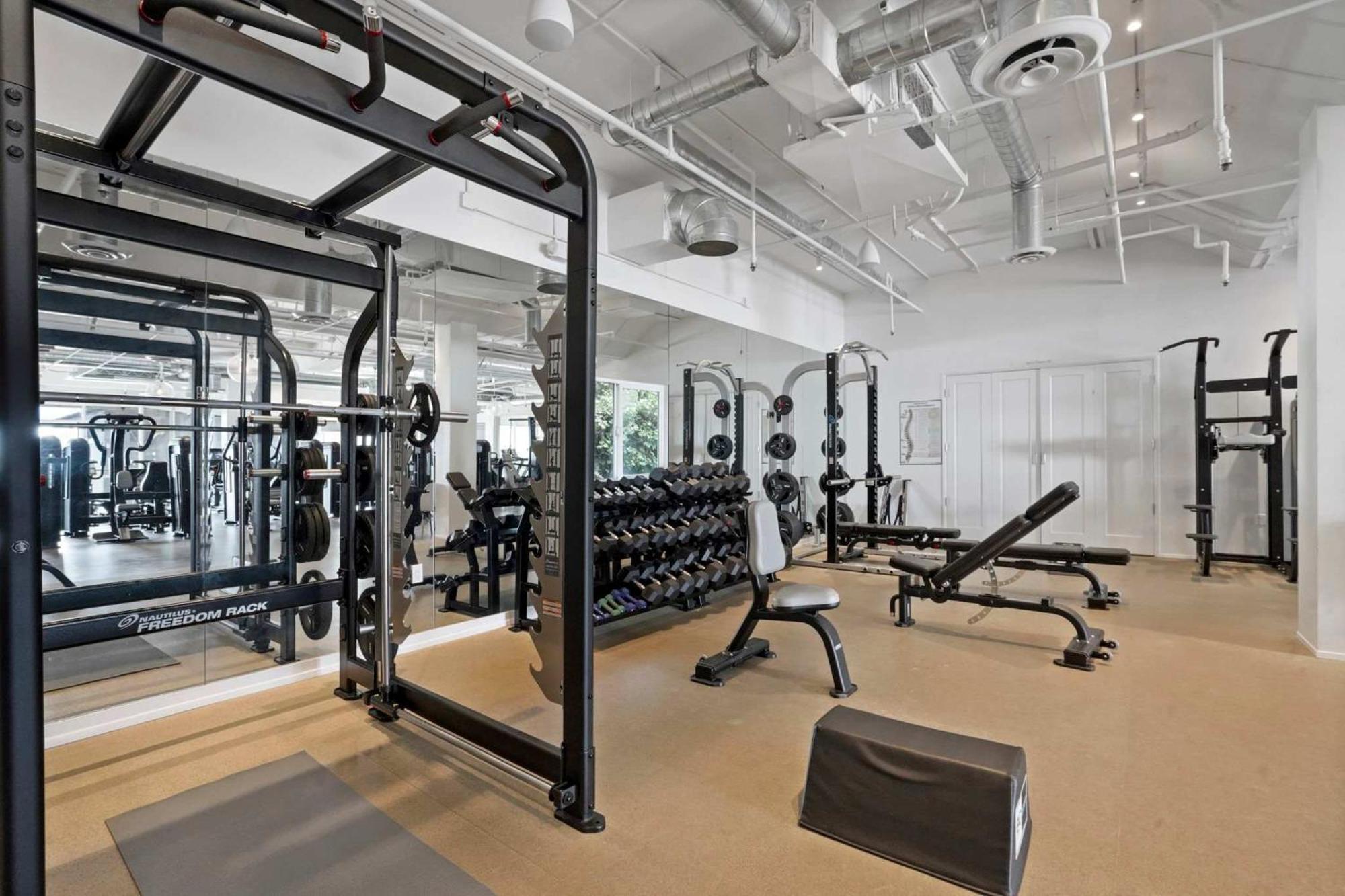 Malibu Sand Carbon Beach Suites 외부 사진